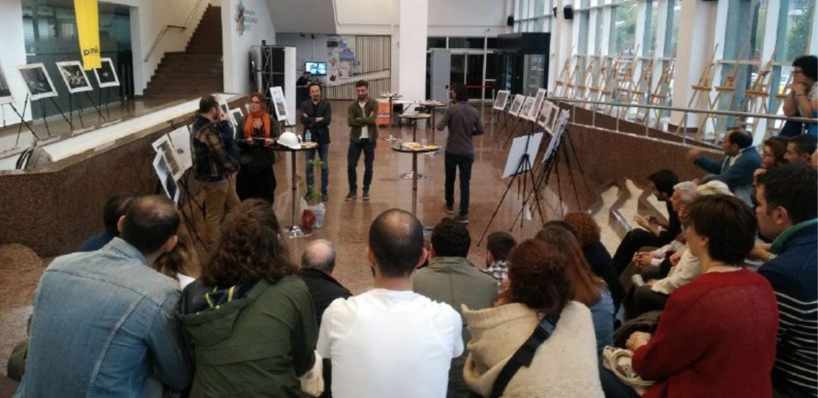 Beyaz Baretin Kadrajı 2. Fotoğraf Sergisi Ankara’daki açılış gecesiyle başladı